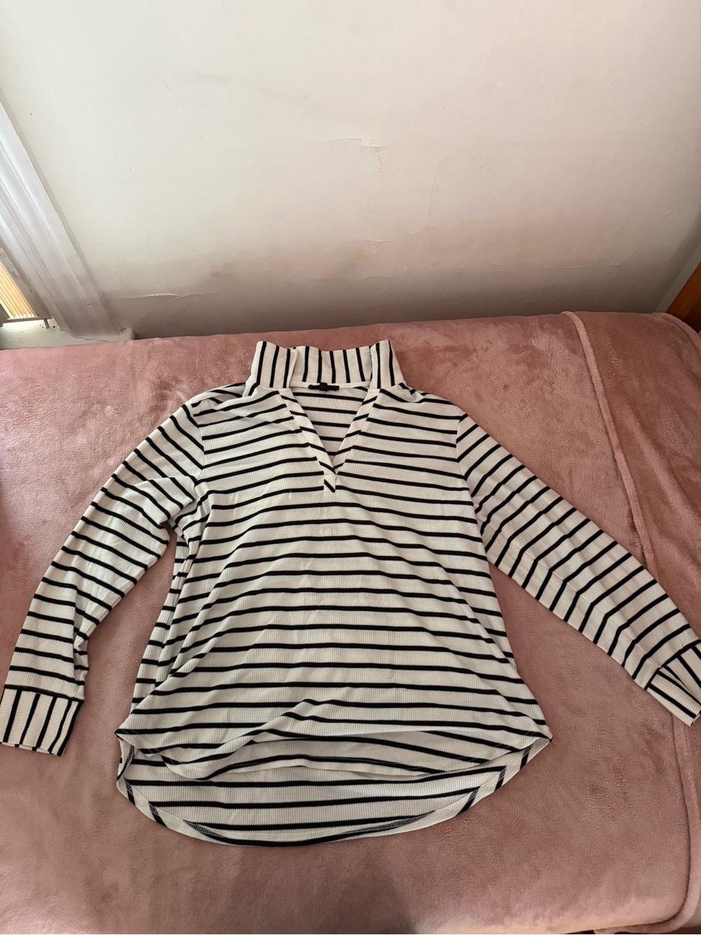 Xhilaration Black & White Striped V-Neck Pullover